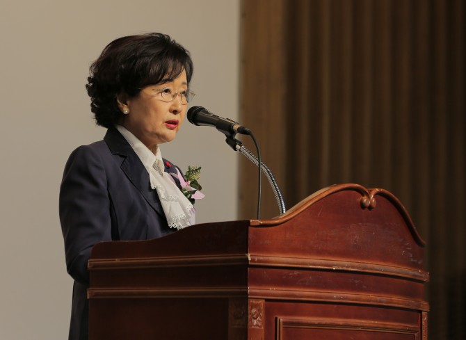 김명자 전 환경부 장관이 2월 28일 과총 19대 회장으로 취임하는 모습. - 과총 제공